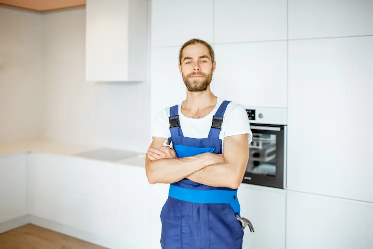 Emergency electrician working in Greater London